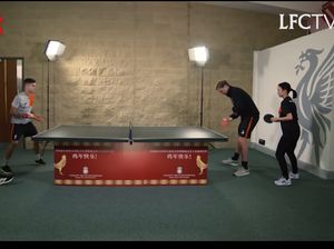 Ketika Klopp Duel Tenis Meja Lawan Coutinho-Firmino