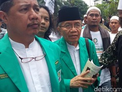 Kawal Sidang Ahok, Taufik Ismail Bacakan Puisi Kegelisahan