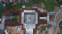 Masjid raya KH Hasyim Asy'ari nampak dari bagian atas.