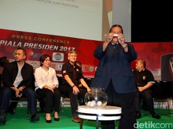 Pengundian Piala Presiden 2017 dihadiri perwakilan 18 klub kasta tertinggi liga di Indonesia dan dua tim Divisi Utama, PSS Sleman dan PSCS Cilacap.