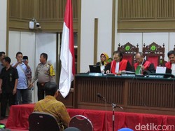 Hakim Tanya Saksi Soal Pasal Pelaporan Ahok