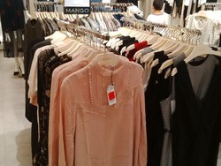 Mango Diskon Hingga 50%, Kaus Mulai dari Rp 150 Ribu