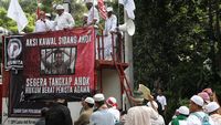 Massa Pendukung dan Anti Ahok Ramaikan Sidang