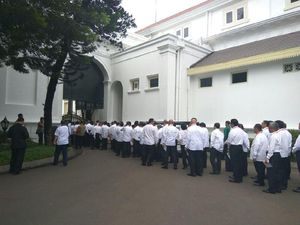 Kompak Berbaju Putih, Rini dan Ratusan Bos BUMN Datangi Istana Kompak Berbaju Putih, Rini dan Ratusan Bos BUMN Datangi Istana