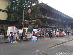 Polisi Imbau Pedagang Jangan Masuk ke Pasar Senen yang Terbakar