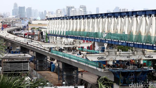 Bangun Stasiun H Nawi, Jalan Fatmawati Ditutup