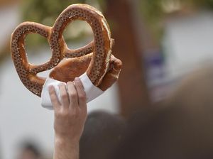 Kiriman Sosis dan Pretzel dari Bayern untuk Ingolstadt