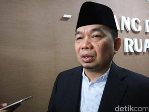 Jazuli Berduka atas Meninggalnya Bripka Teguh yang Diduga Bunuh Diri Jazuli Berduka atas Meninggalnya Bripka Teguh yang Diduga Bunuh Diri