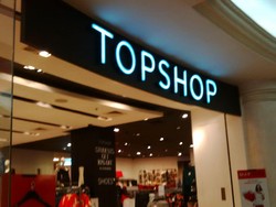 Topshop Sale Sampai 70%, T-shirt Mulai dari Rp 100 Ribu