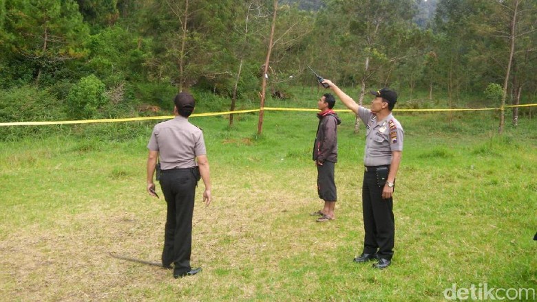 Polisi Sita Tongkat Rotan dari Kos Tersangka Diksar Mapala UII