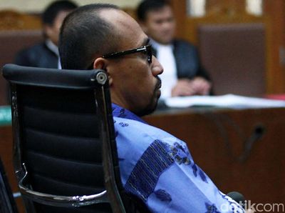 Legislator Andi Taufan Tiro Hadapi Dakwaan