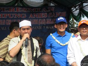 Bersama Ustaz Solmed, Sandiaga Resmikan Kampung Kreatif di Jakut