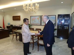 AS Lirik Sektor Penerbangan dan Pembangkit Listrik di Indonesia