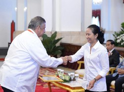 Dirut PLN Dapat Penghargaan di Istana Negara