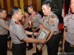 Kapolri Beri Penghargaan ke 5 Kapolres Terbaik