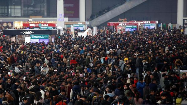 Ratusan Juta Warga China Mudik Massal Jelang Imlek