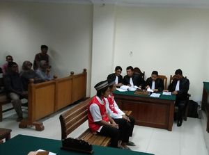 Dua Terdakwa Pembunuhan Sadis Eno Dituntut Hukuman Mati Dua Terdakwa Pembunuhan Sadis Eno Dituntut Hukuman Mati