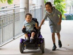 Pengalaman Gadis Difabel 6 Tahun Bersekolah dengan Kursi Roda