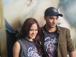 Sheryl Sheinafia dan Refal Hady Berpasangan di Film Galih & Ratna
