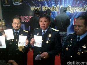 3 WNA Ditangkap Imigrasi Saat Dagang di Pasar Imlek Semarang