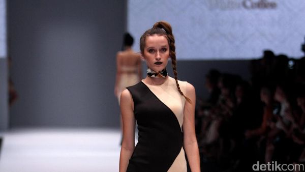Foto: Koleksi Brand LOTUZ di Jakarta Fashion Week 2017