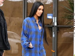 Main Tenis Pakai High Heels, Kim Kardashian Di-bully Netizen
