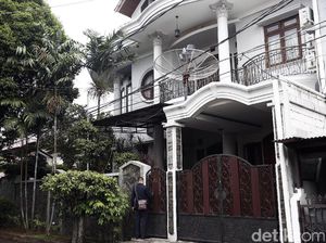 Begini Suasana Rumah Patrialis Akbar yang Kena OTT KPK