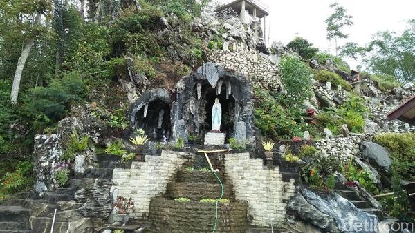 Potret Instagrammable Dari Gua Maria di Toraja