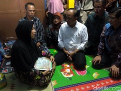 Menteri Nasir Temui Ortu Syaits Asyam Korban Diksar Mapala UII
