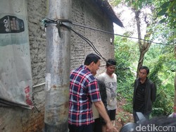 Sambil Blusukan, Ahok Minta Warga Ulujami di Bantaran Kali Pindah