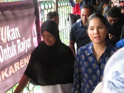Kunjungi Korban Kebakaran, Annisa Pohan Dengarkan Keluhan Warga