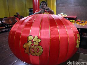 5 Cara Membuat Lampion Imlek yang Mudah dengan Bahan-bahan Sederhana 5 Cara Membuat Lampion Imlek yang Mudah dengan Bahan-bahan Sederhana