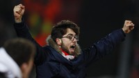Ekspresi kegembiraan pendukung Southampton. Reuters/Jason Cairnduff.