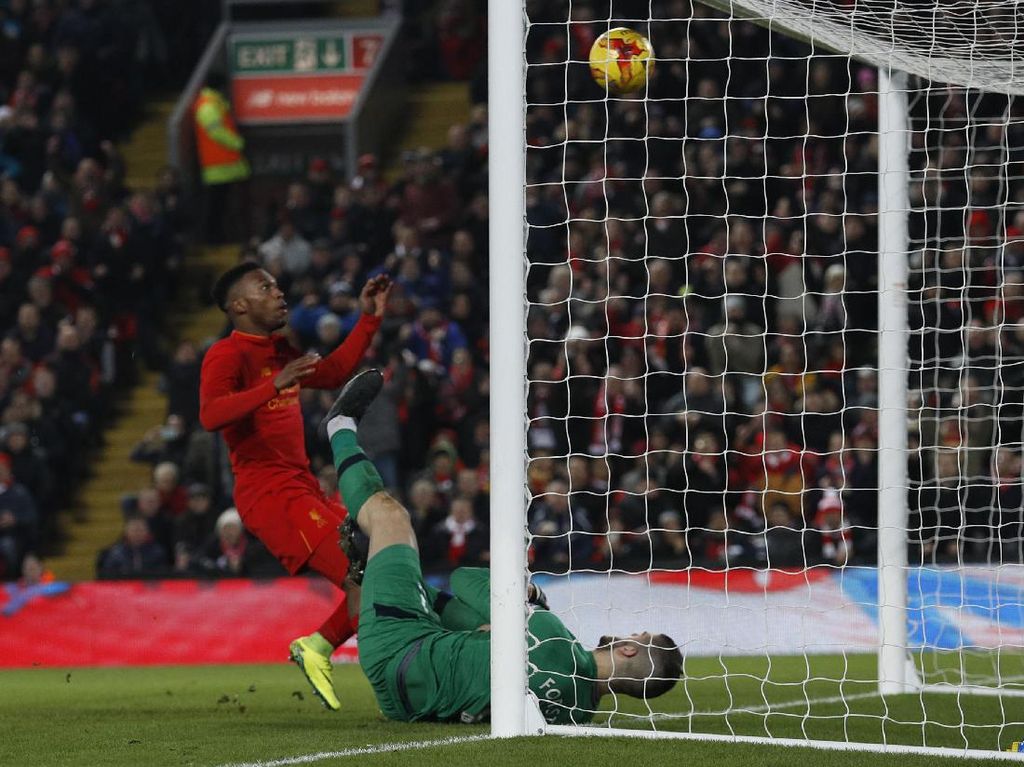 Kritik Carragher kepada Sturridge Kritik Carragher kepada Sturridge