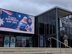 Reklame Gadis Berhijab Picu Ancaman Bom Terhadap Teater Canberra