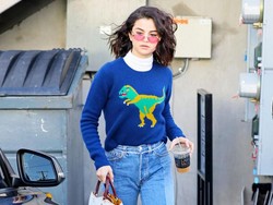 5 Sepatu Wajib Punya Seperti yang Dipakai Selena Gomez