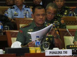 PD Tuding Panglima TNI Berpolitik soal Isu Pembelian Senjata PD Tuding Panglima TNI Berpolitik soal Isu Pembelian Senjata