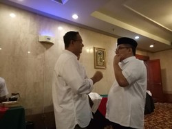 Tiba di Hotel Bidakara, Anies dan Sandi Langsung Temui Relawan