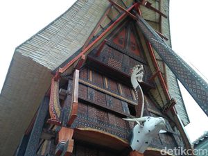Ritual Pendirian Rumah Adat Tongkonan Toraja, Korbankan Babi-Kerbau Ritual Pendirian Rumah Adat Tongkonan Toraja, Korbankan Babi-Kerbau