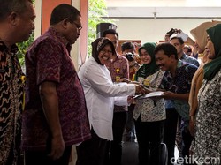 Pemkot Surabaya Bagikan 2.835 Sertifikat Milik Warga