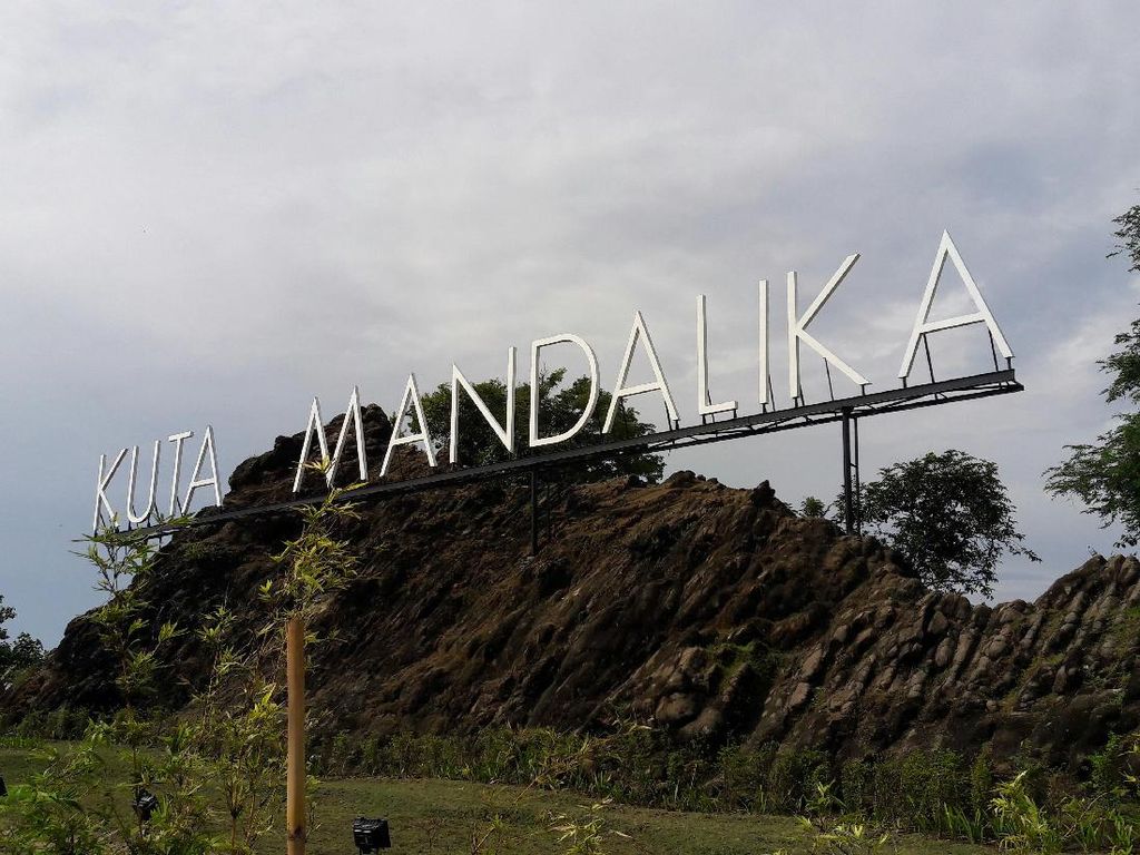 Sirkuit MotoGP Akan Dibangun di Mandalika Sirkuit MotoGP Akan Dibangun di Mandalika