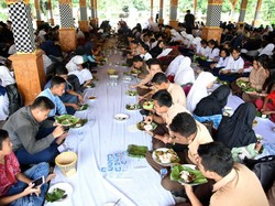 Imlek, Pelajar Purwakarta Dapat Angpao