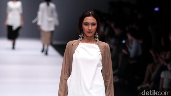 Foto: Koleksi Brand IKYK di Jakarta Fashion Week 2017