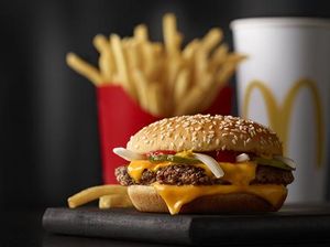 McDonalds Pasang Loker Ponsel Agar Orang Bisa Ngobrol Saat Makan Bersama