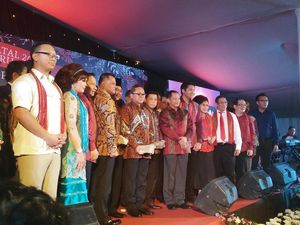 Saat Kapolri dan Panglima TNI Nyanyikan Lagu Tanah Papua