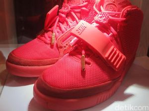 Menengok Sneakers Nike Air Yeezy 2 Rp 75 Juta di Jakarta Sneaker Day Menengok Sneakers Nike Air Yeezy 2 Rp 75 Juta di Jakarta Sneaker Day