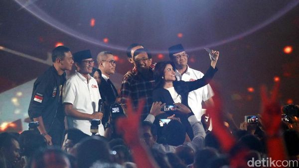 Tiga Cagub DKI Kompak Wefie Bareng Tina Talisa