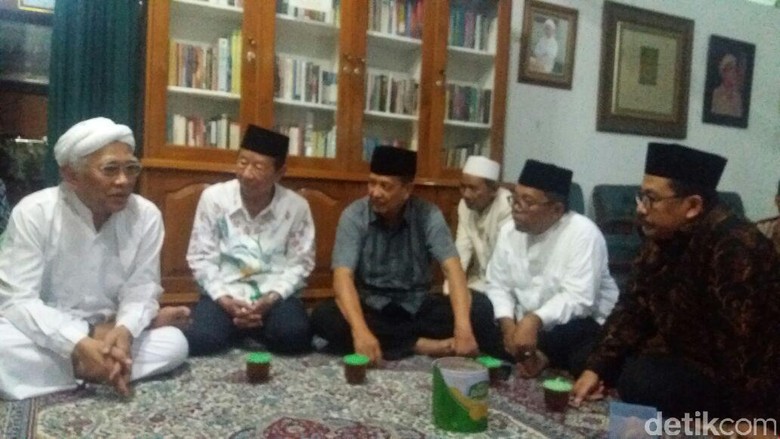 Temui Gus Mus, MUI Dapat Wejangan Soal Kelompok Radikal Temui Gus Mus, MUI Dapat Wejangan Soal Kelompok Radikal