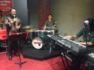 Duet Gilang Ramadhan dan Wali Kota Hendi Nyanyikan Lagu God Bless