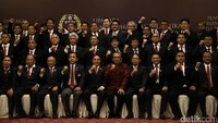 Acara ini dimulai pukul 08.10 WIB di Balai Kartini, Jakarta Selatan, Jumat (27/1/2017). Seluruh pengurus hadir bersama Ketum PSSI Edy Rahmayadi.